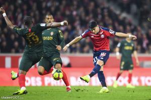 Luiz Araujo face à Djibril Sidibé
