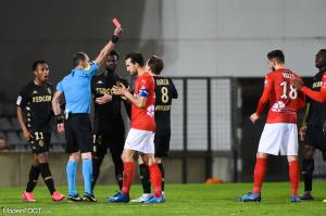 Gelson Martins (AS Monaco), ici à gauche, lors du match face au Nîmes Olympique qui a entraîné sa longue suspension.