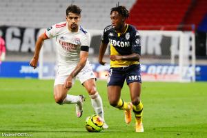Le groupe des Gones face aux Monégasques
