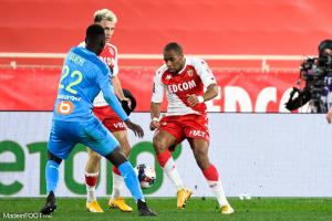Sidibé avec le ballon