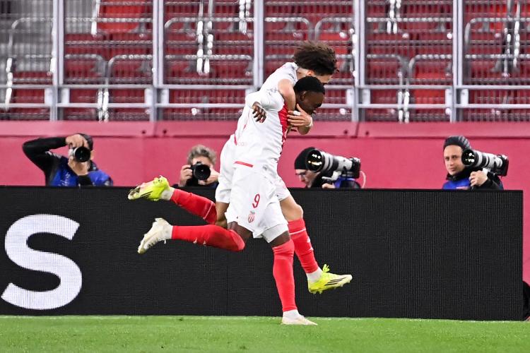 LDC - AS Monaco - PSG : Folarin Balogun s'offre un doublé et donne deux buts d'avance aux Monégasques ! (vidéo)